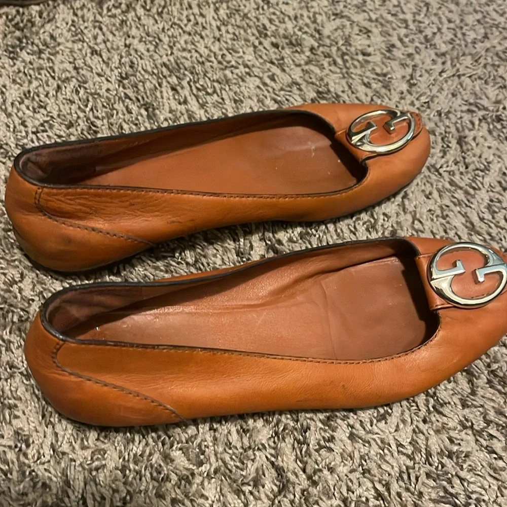Gucci Brown Leather Flats with Gold Logo - Picture 9 of 12